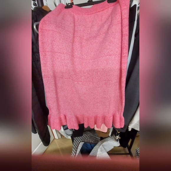 Ruffle hem Barbie pink sweater skirt - Picture 1 of 4